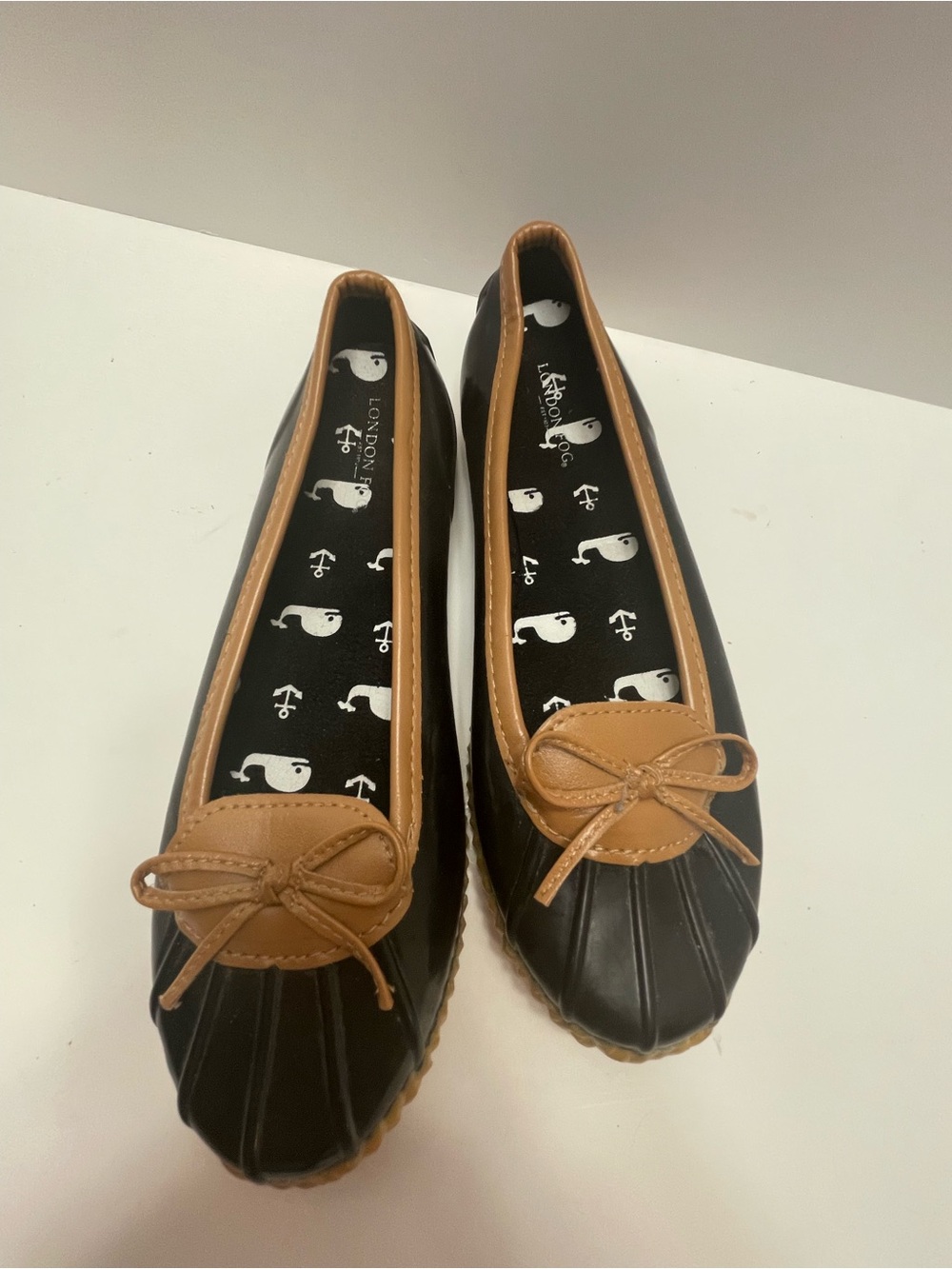 London Fog Black and Tan Bow-Trim Duck-Style Ballet Flats